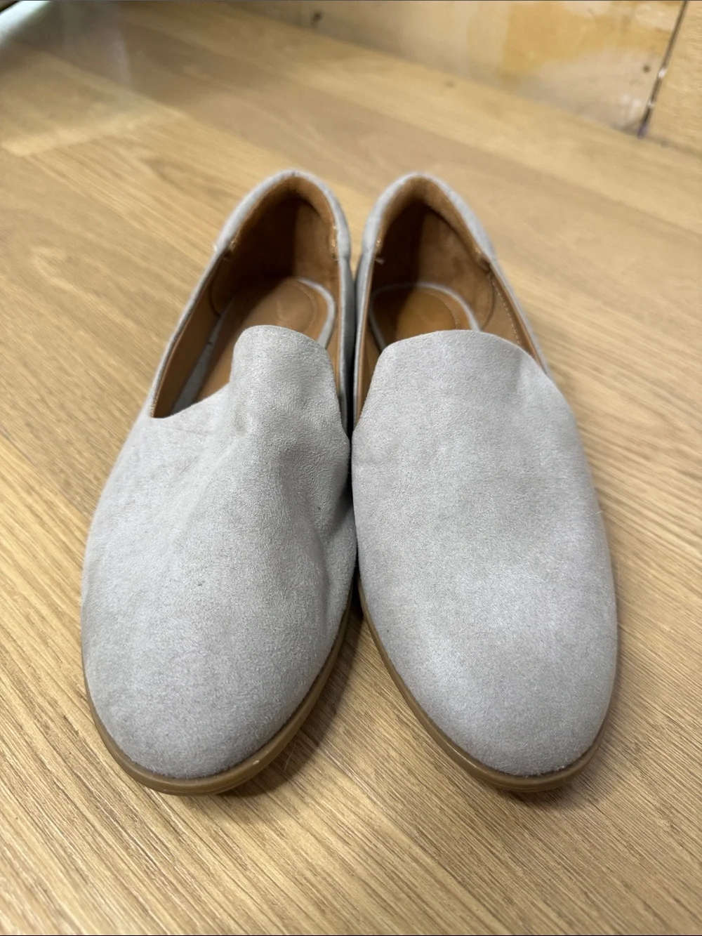 Universal Thread Women's Suede Slip-On Loafers in Light Gray Size 8